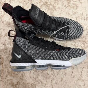 Nike LeBron 16 OREO